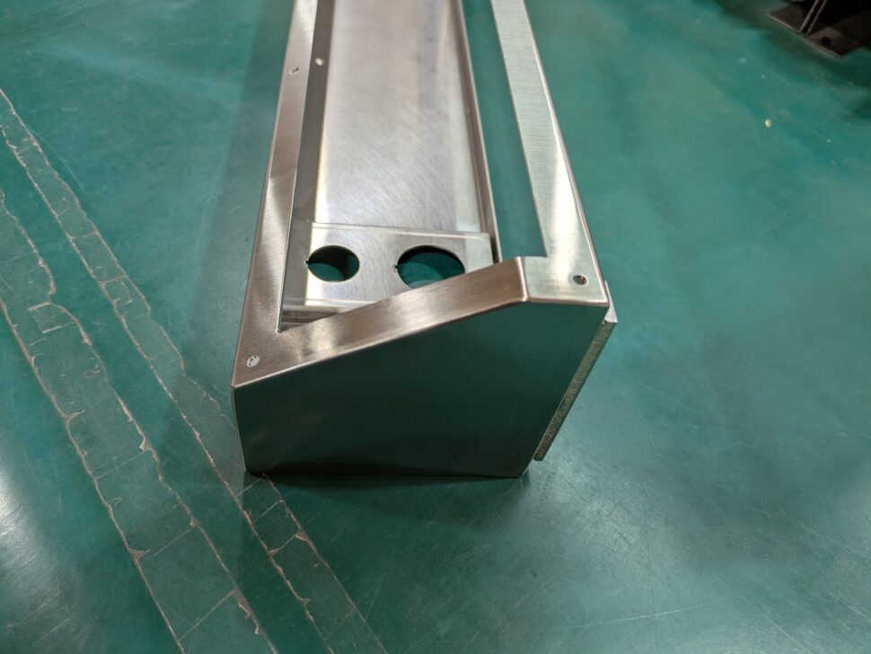 操作カバー　半導体　SUS430HL T1.5 480*100*99